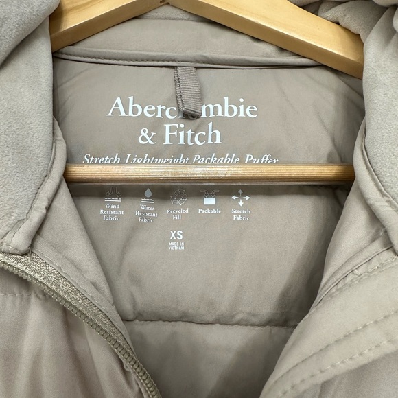 Abercrombie and Fitch Packable Puffer - Picture 11 of 11